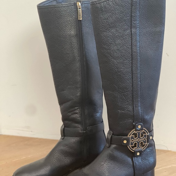 Size 6 Tory Burch Leather/Gold Amanda’s Boot - Picture 4 of 5